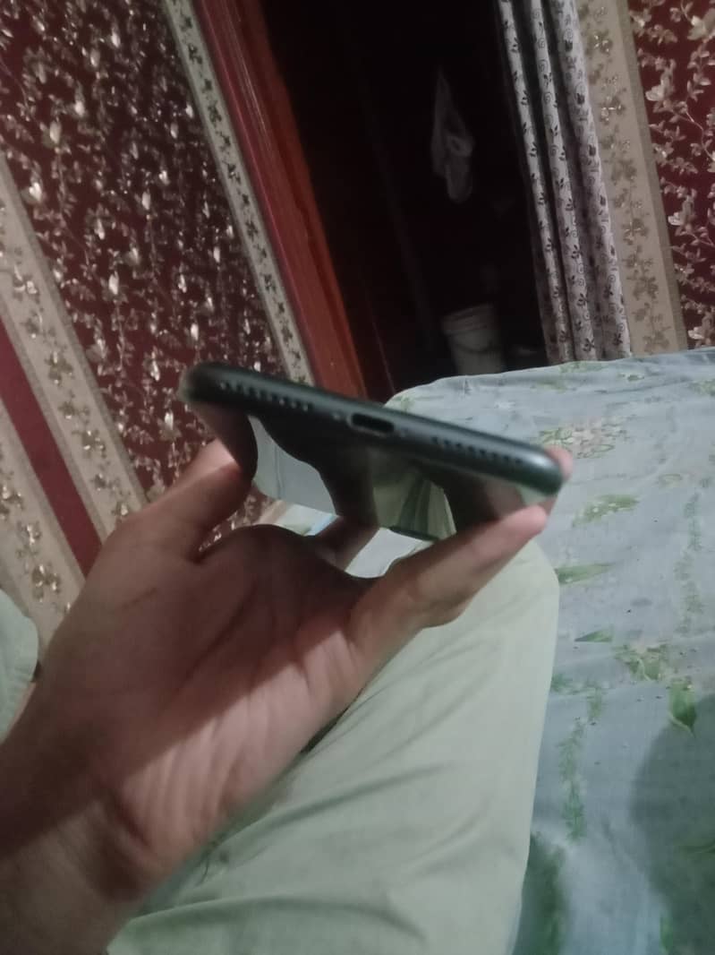 Apple iPhone 8 Plus 5