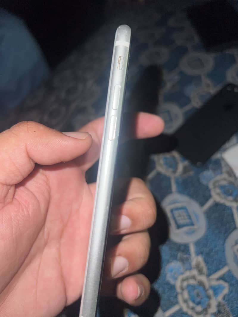 Apple iPhone 8 5