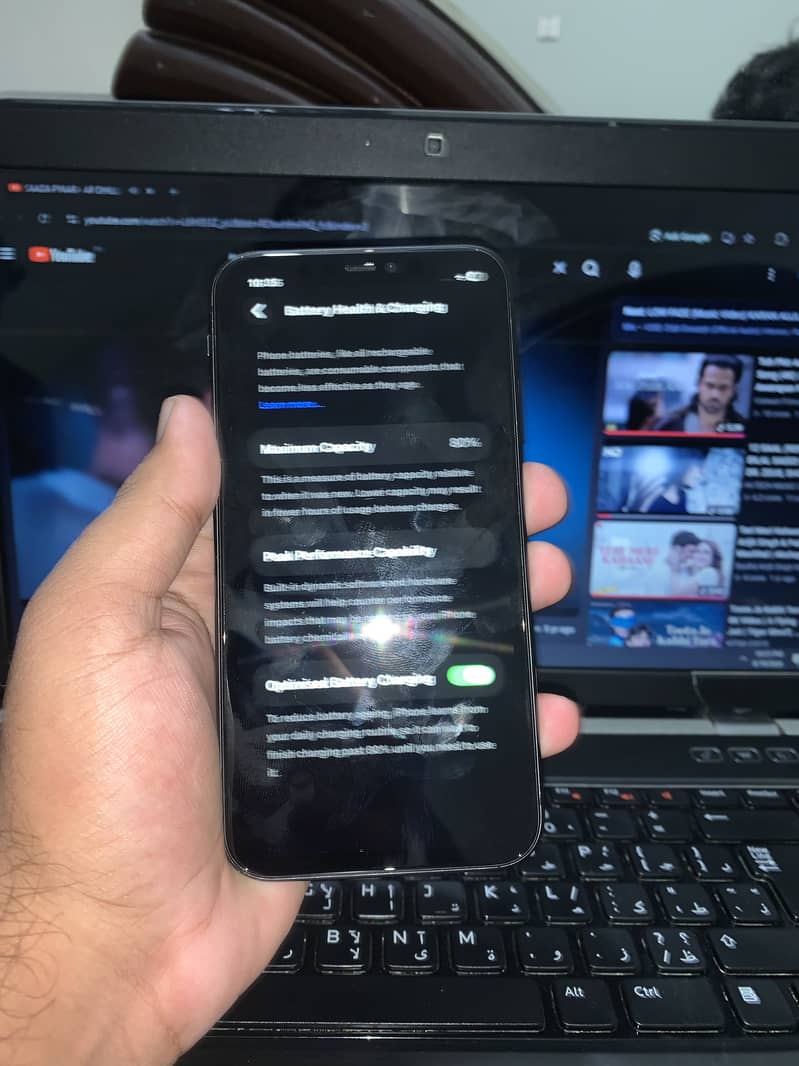 Apple iPhone 11 4