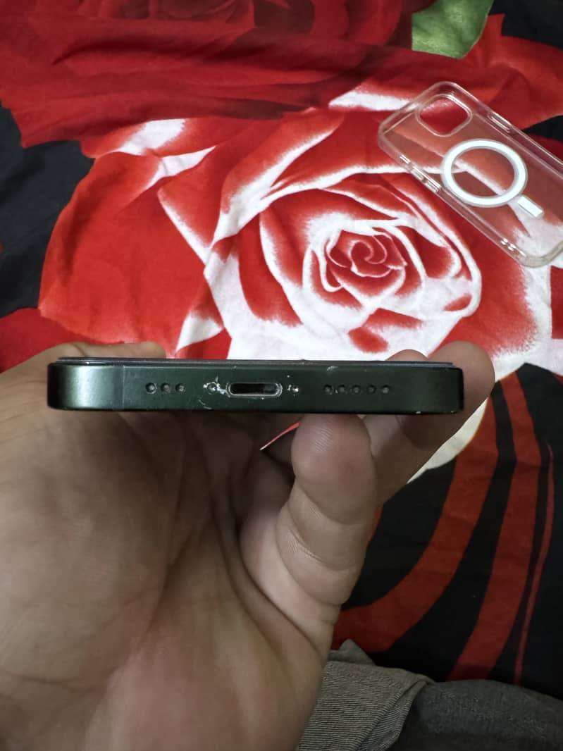 Apple iPhone 13 0