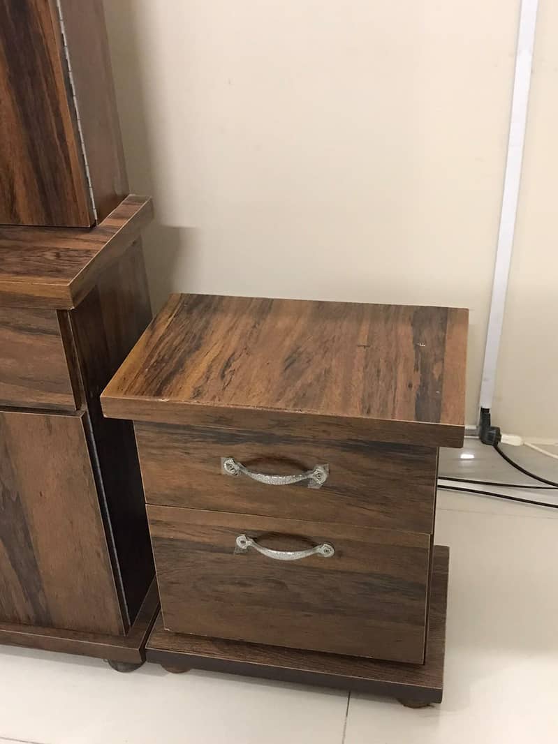 dressing table 7