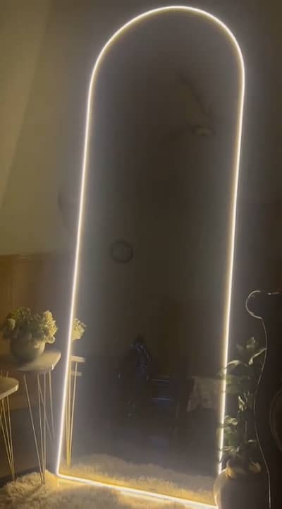Wavy LED Full Length Standing Mirror / Full Body LED Mirror