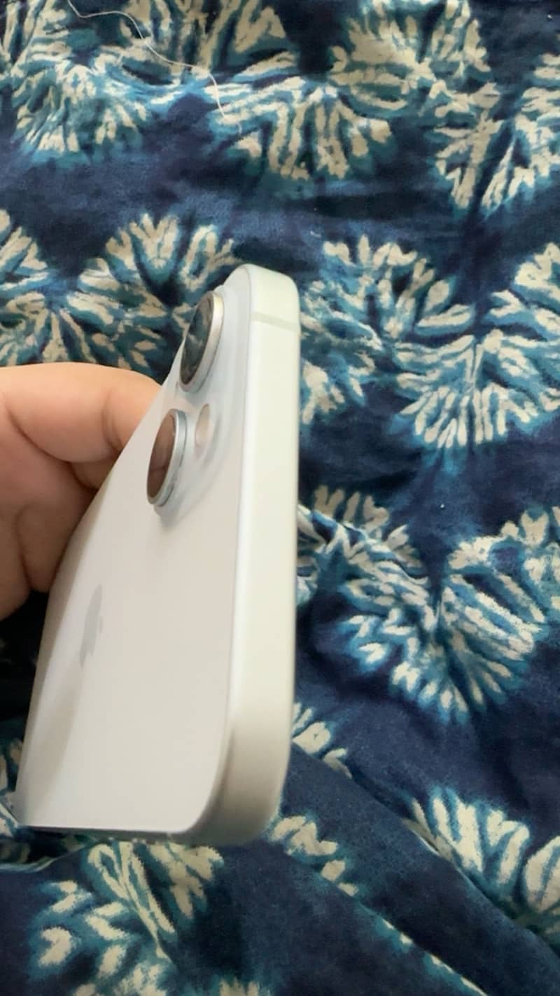 Apple iPhone 15 plus 4