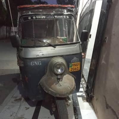 6 seater behtreen ricksha