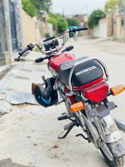 Honda. CD70