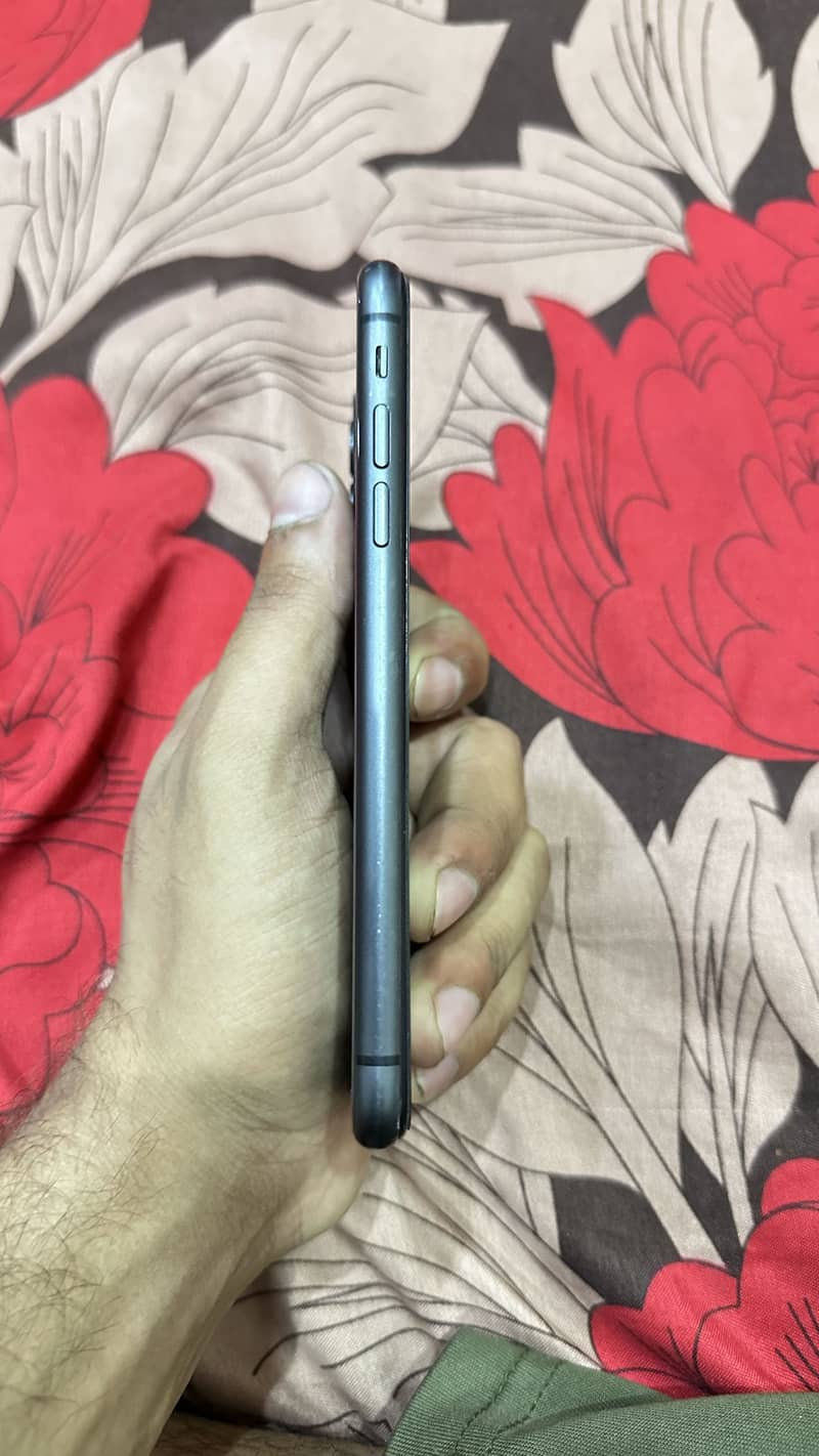Apple iPhone 11 3