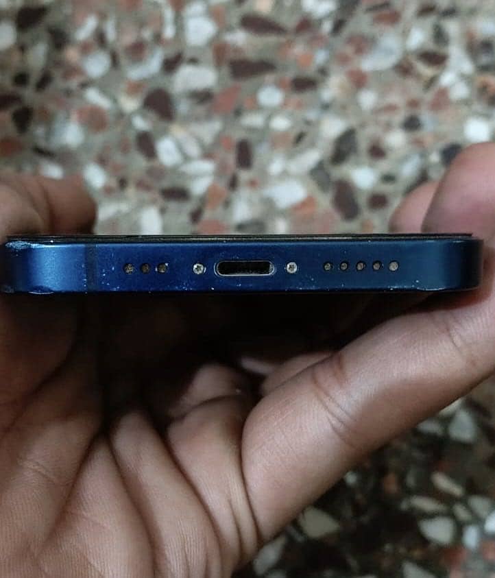Apple iPhone 12 3