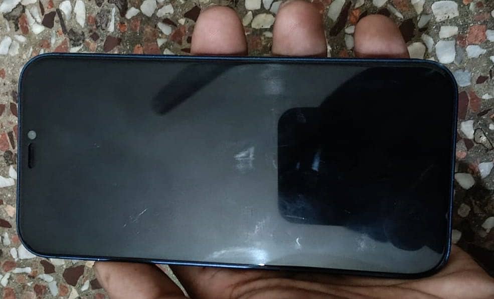 Apple iPhone 12 4