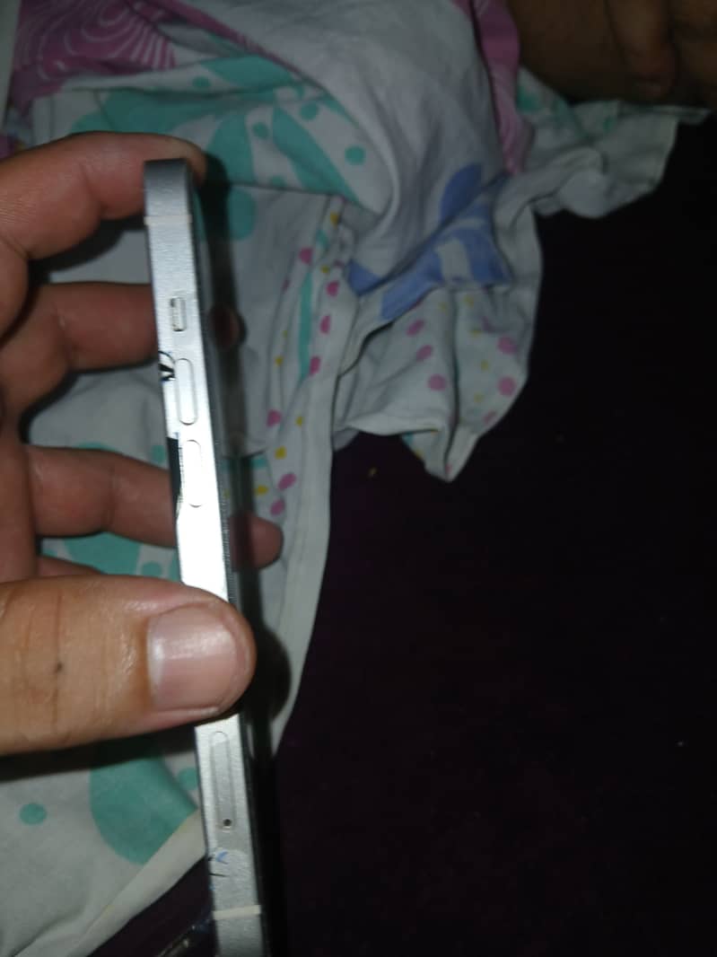 Apple iPhone 13 5