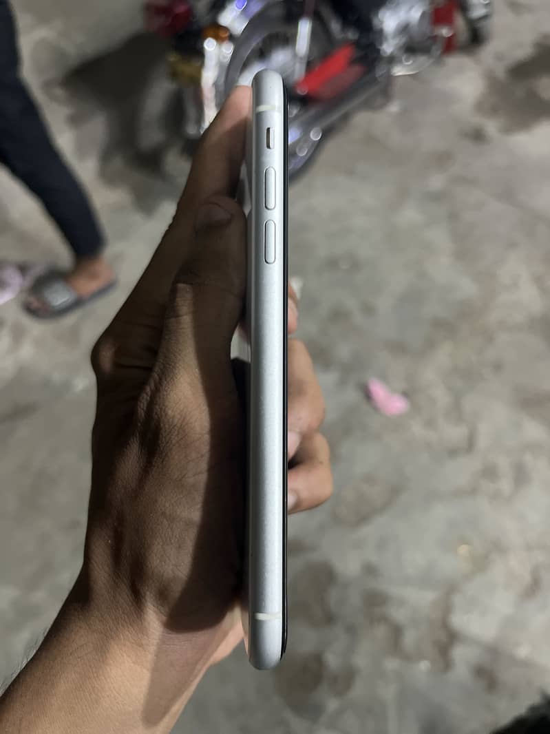 Apple iPhone XR 1