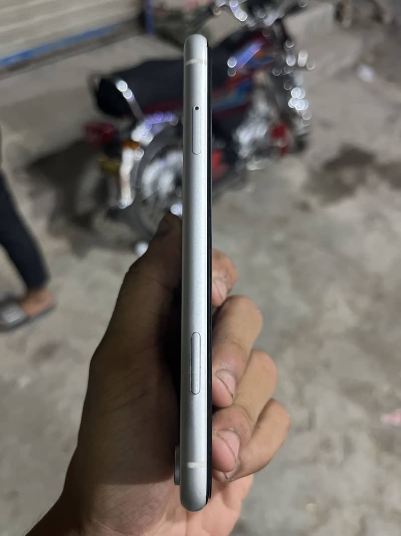 Apple iPhone XR 3