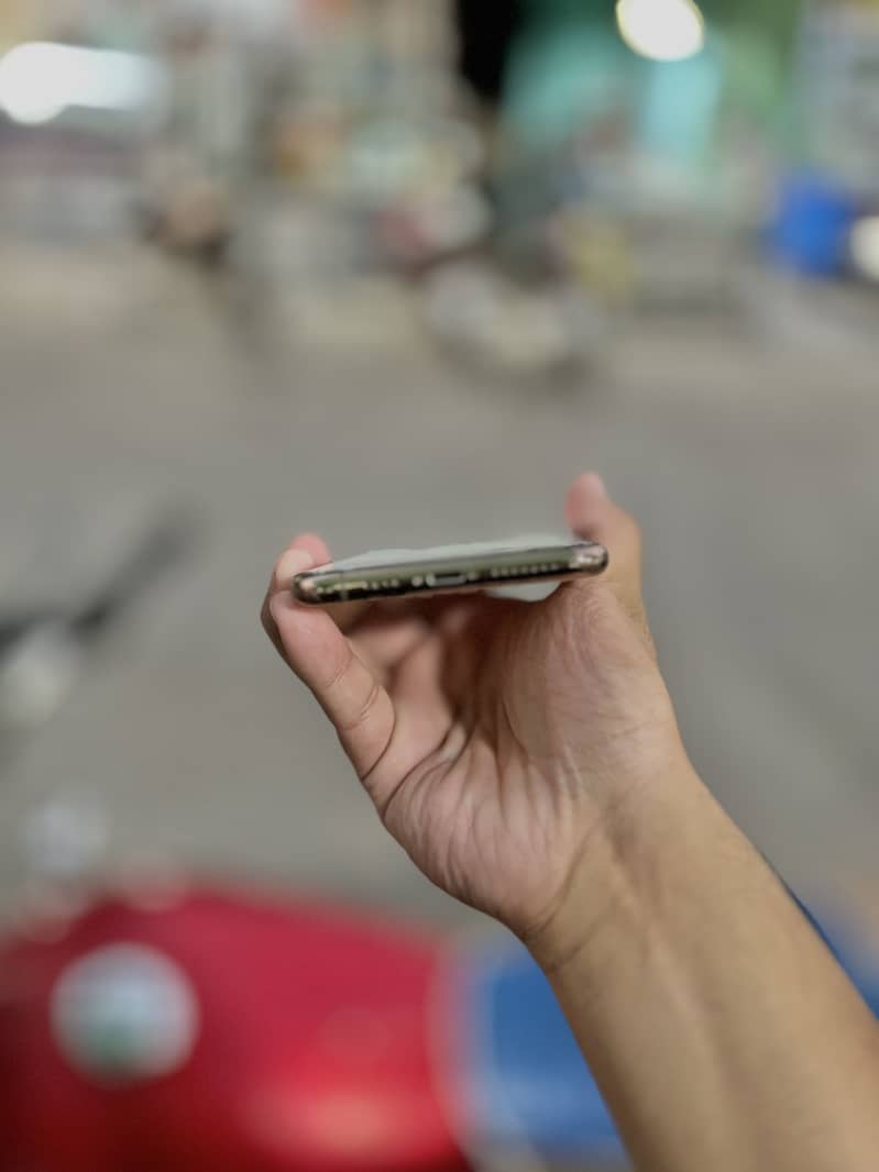 Apple iPhone 11 Pro Max 0