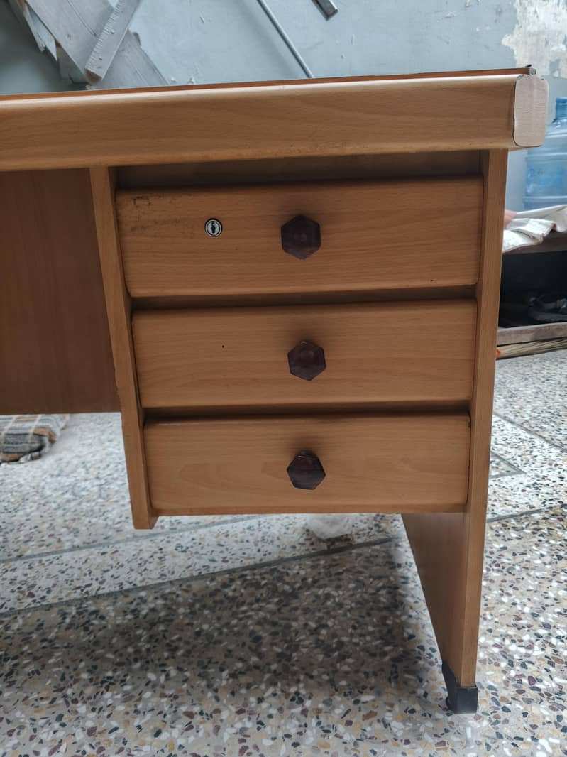 Office Table 0
