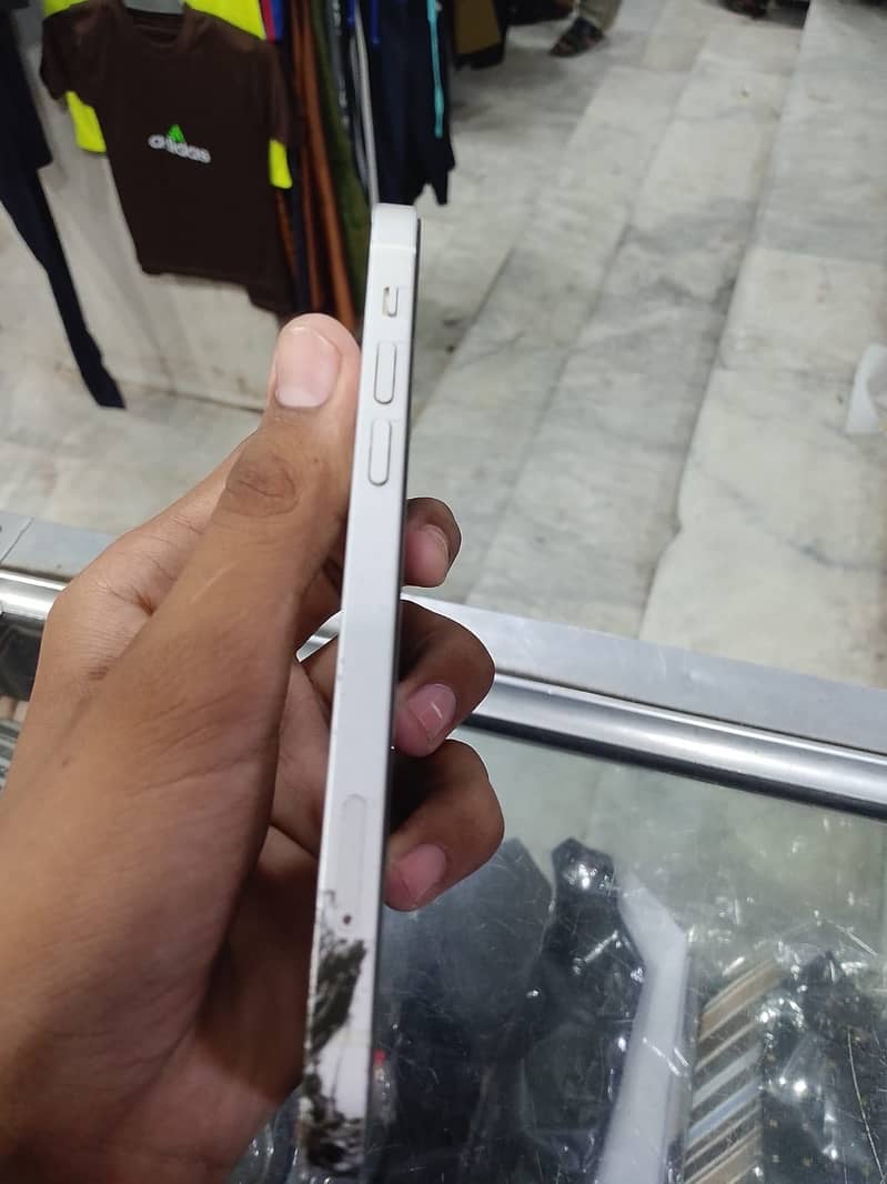 Apple iPhone 12 1