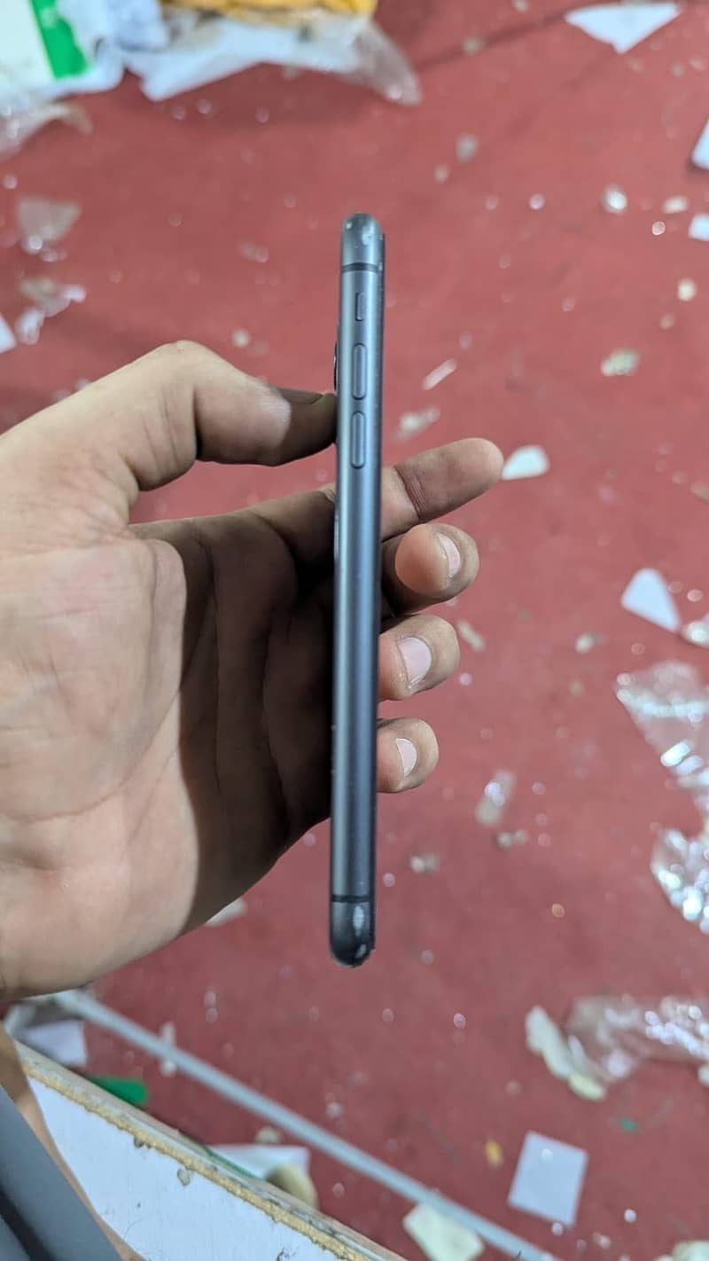 Apple iPhone 11 0