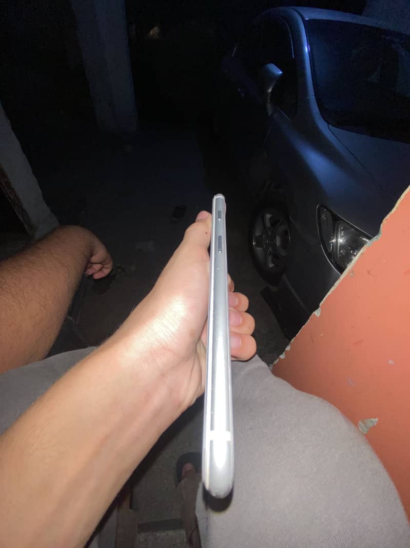 Apple iPhone 8 Plus 3