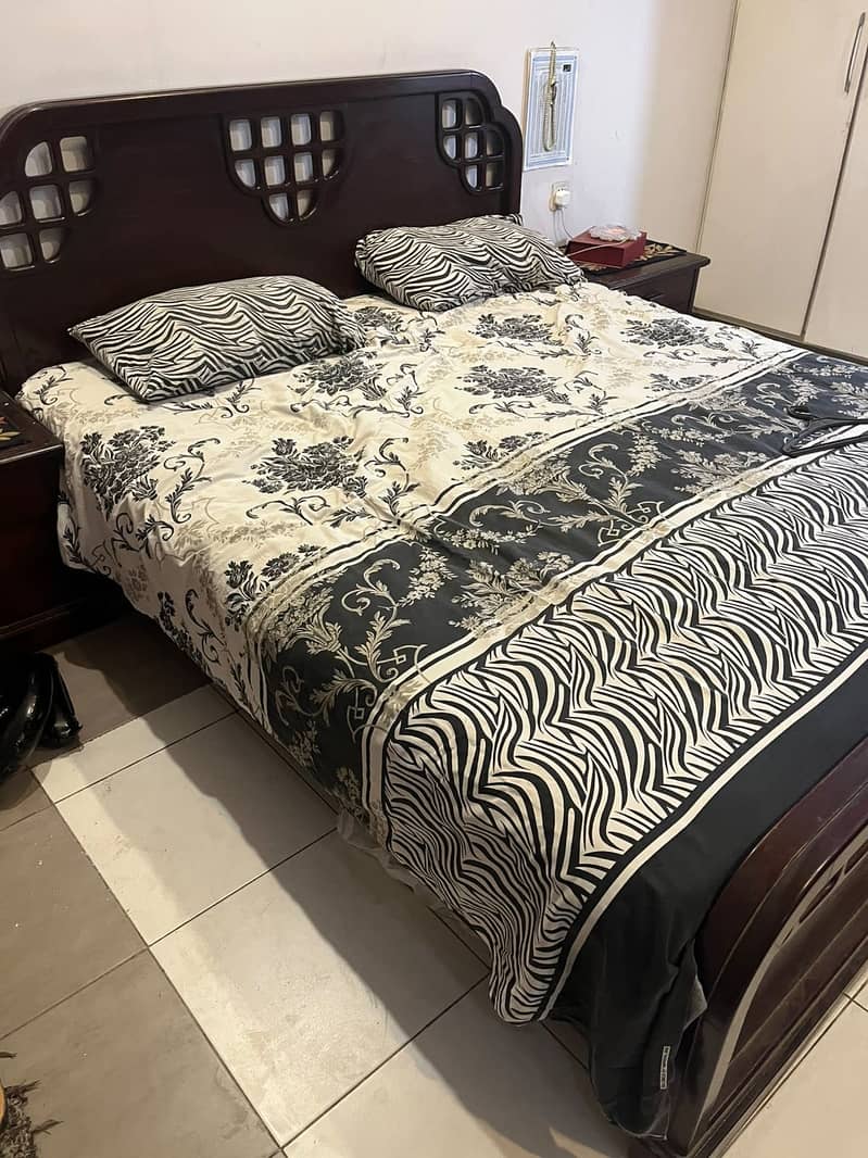 Bed with Side Tables 2