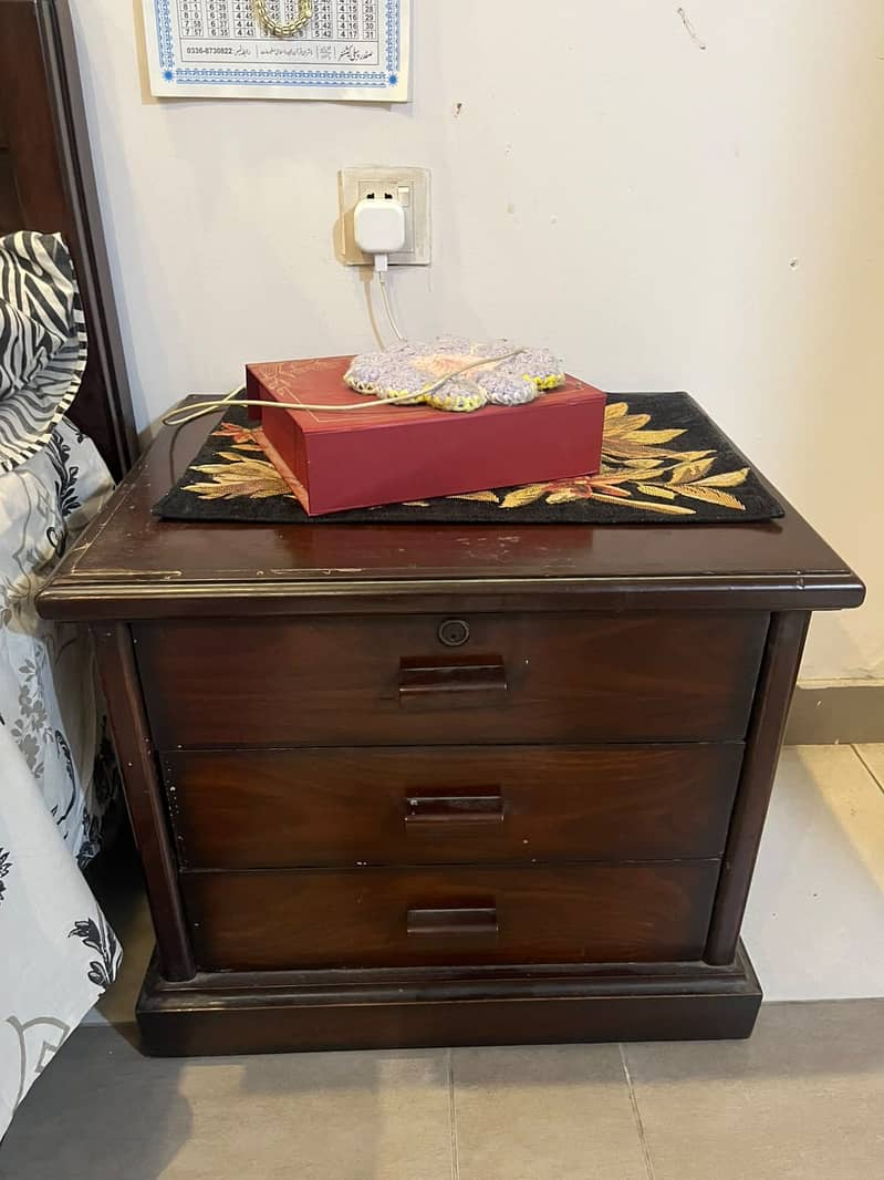 Bed with Side Tables 4