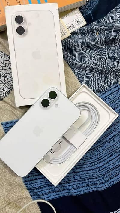 Apple iPhone 16