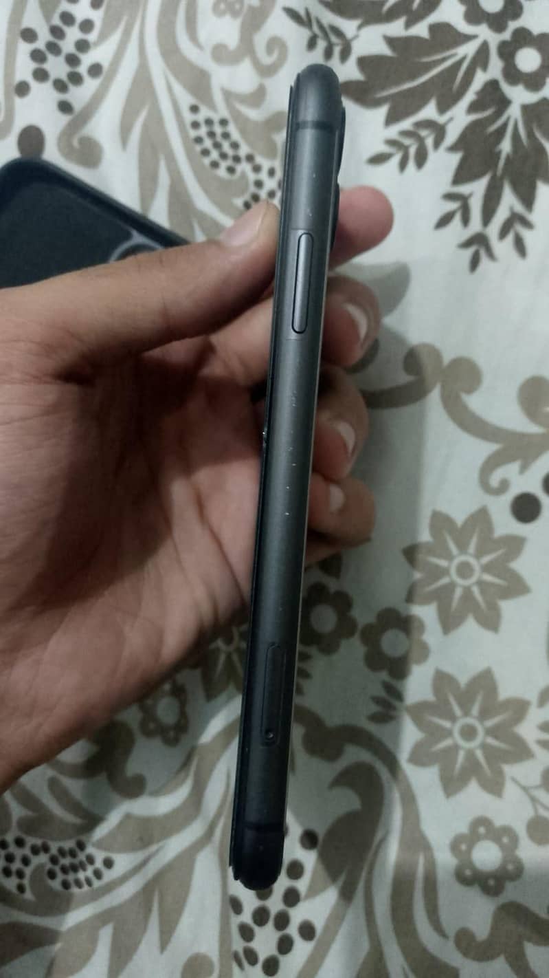 Apple iPhone 11 3