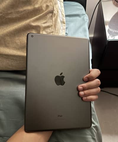 Ipad 9th Gen + RGB Keyboard