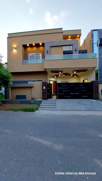 0321 86 10 688 Beautiful 7 Marla look like a brand new house available for sale in Eden Executive w