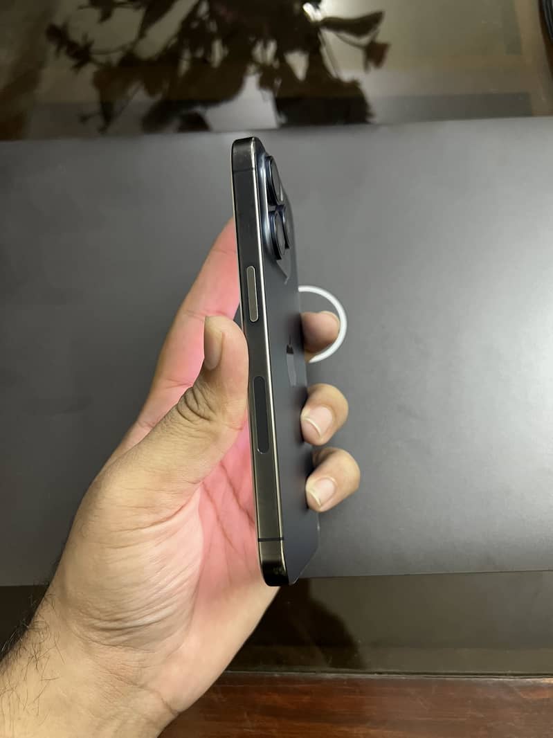 iPhone 15 Pro 4