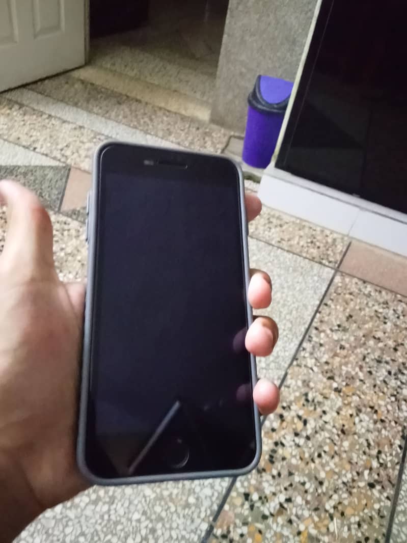 Apple iPhone 7 Plus 0