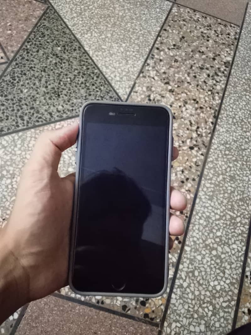 Apple iPhone 7 Plus 6