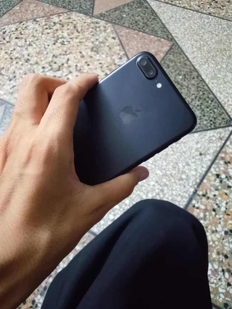 Apple iPhone 7 Plus 8