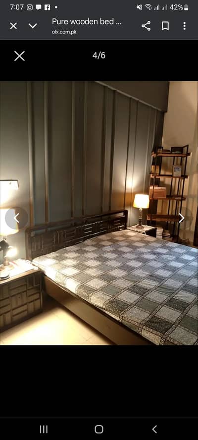 Queen size solid bed