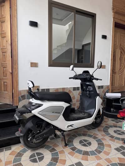 Ms Jaguar M1 Lithium Scooty