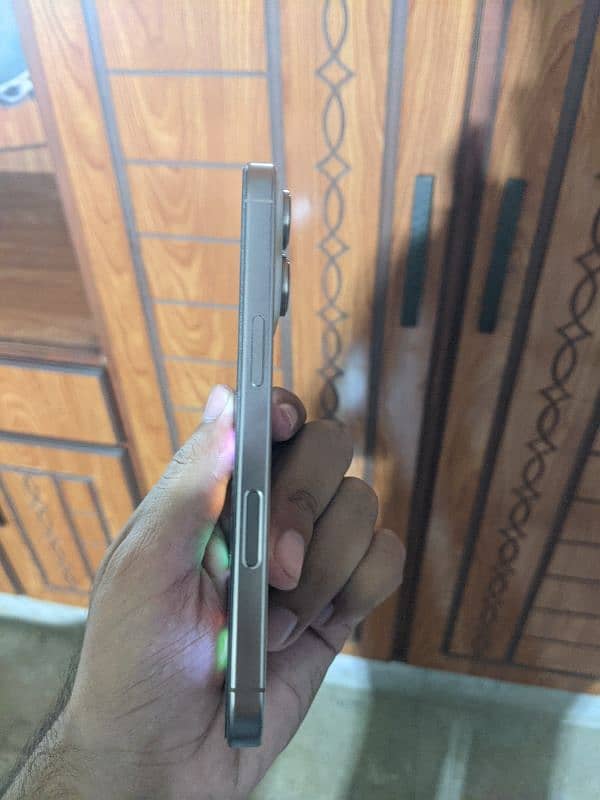 iPhone 16 pro 2