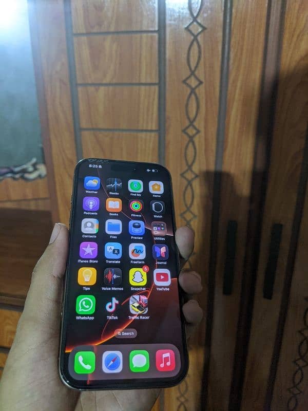 iPhone 16 pro 3