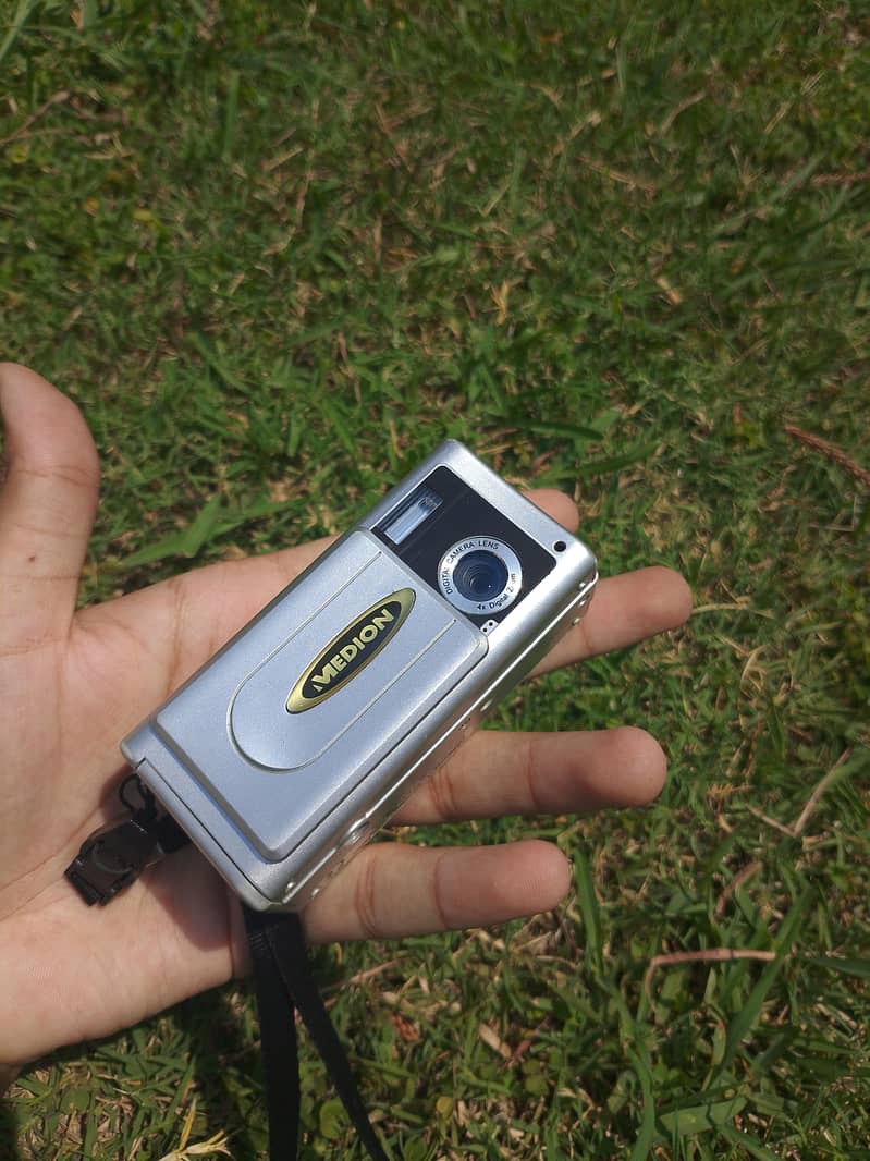 median small camera 0