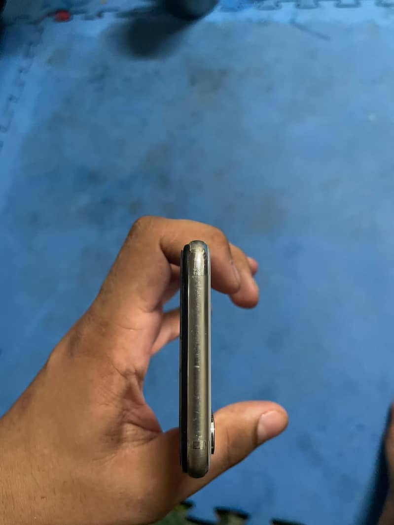 Apple iPhone X 3
