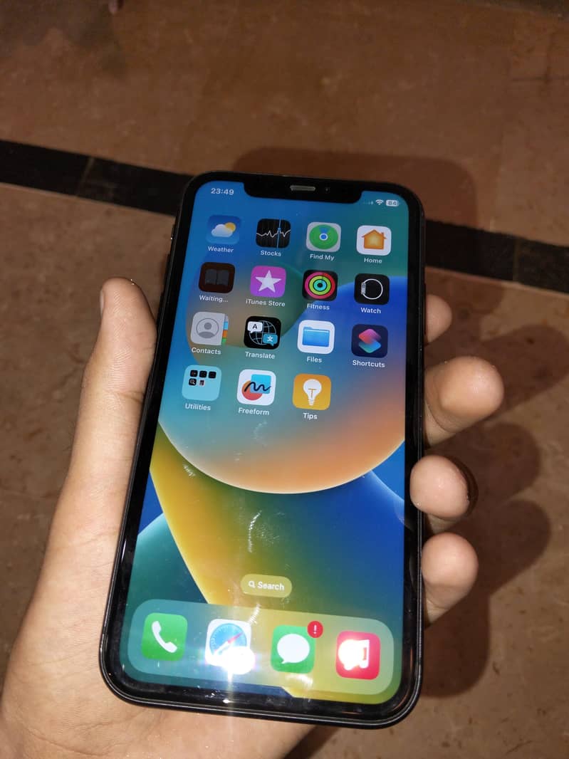 Apple iPhone 11 4