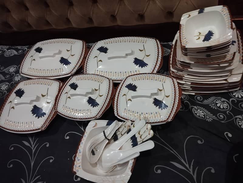 Plastic Dinner set 60pcs 0