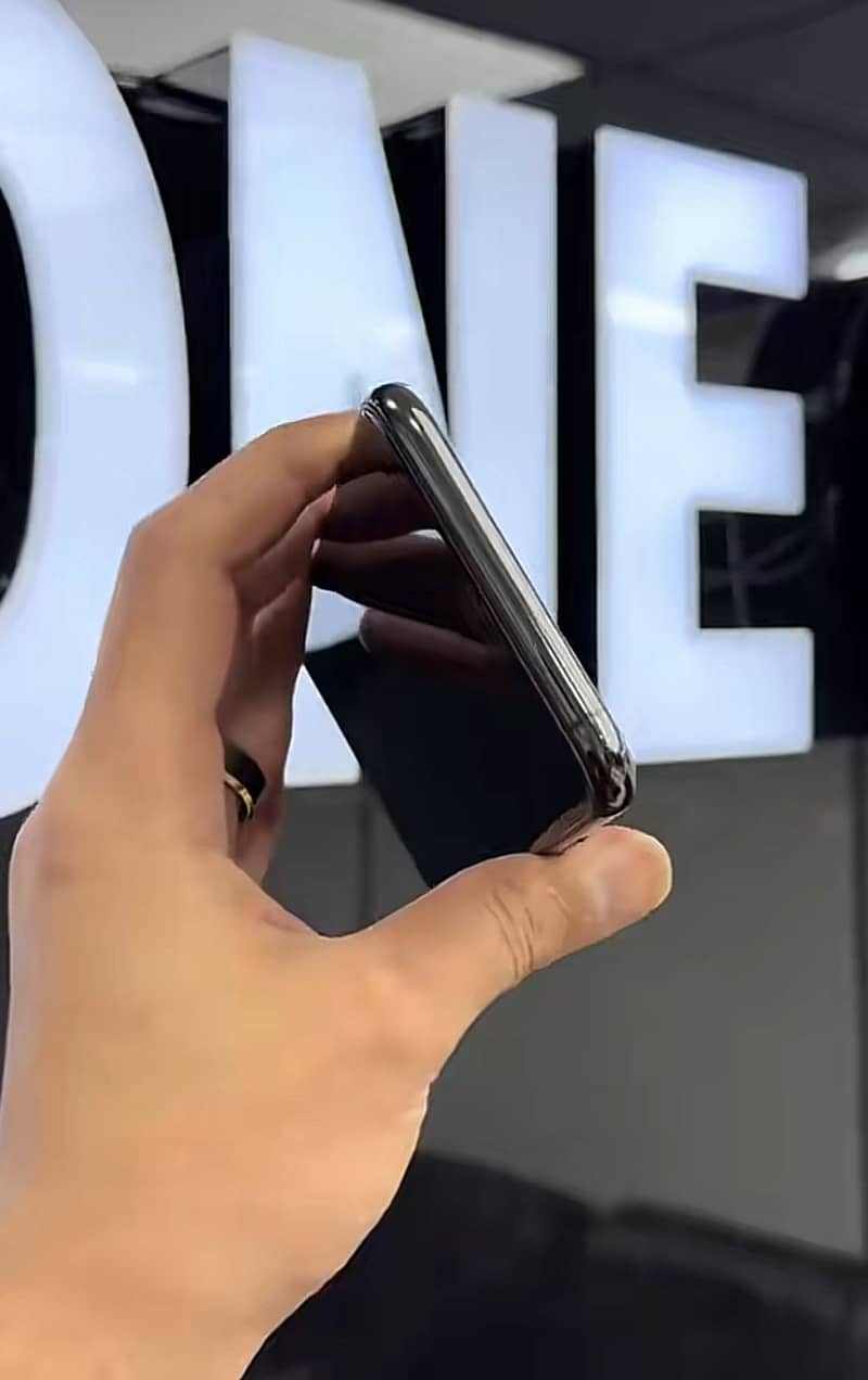 Apple iPhone 11 Pro Max 1