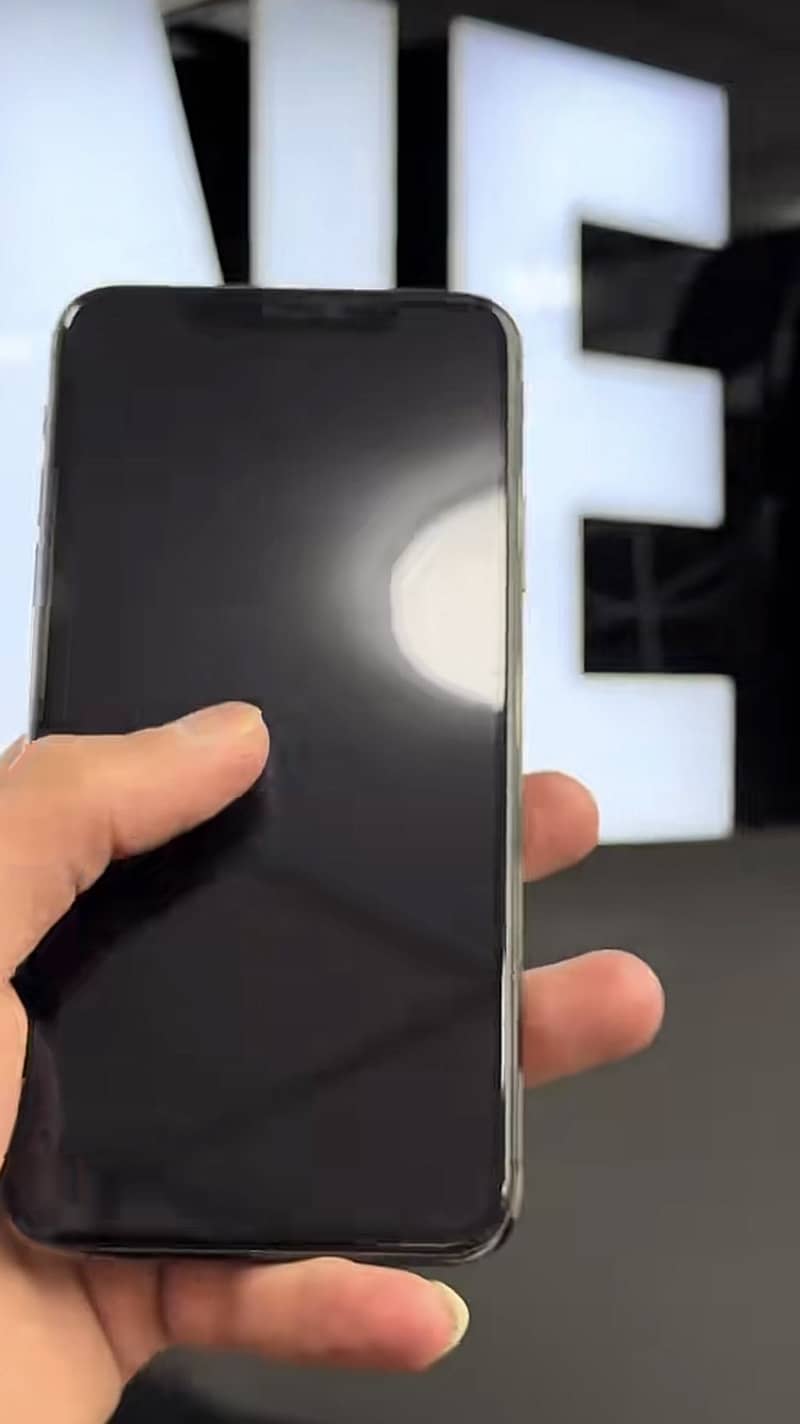 Apple iPhone 11 Pro Max 3