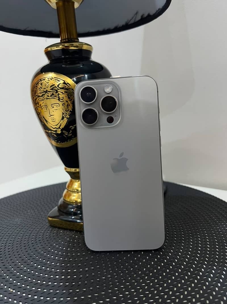 Apple iPhone 15 Pro Max 0