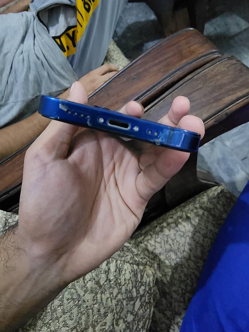 Apple iPhone 12 3