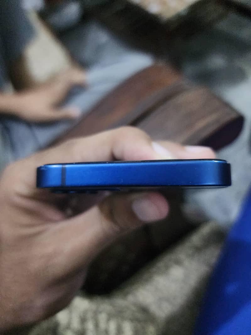Apple iPhone 12 6