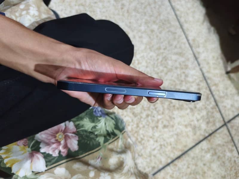 Apple iPhone 13 6
