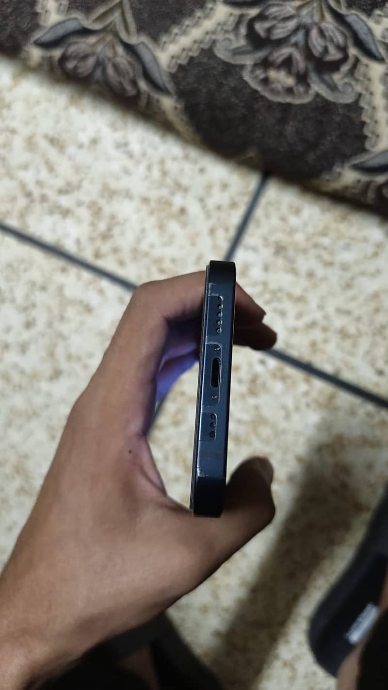 Apple iPhone 13 7