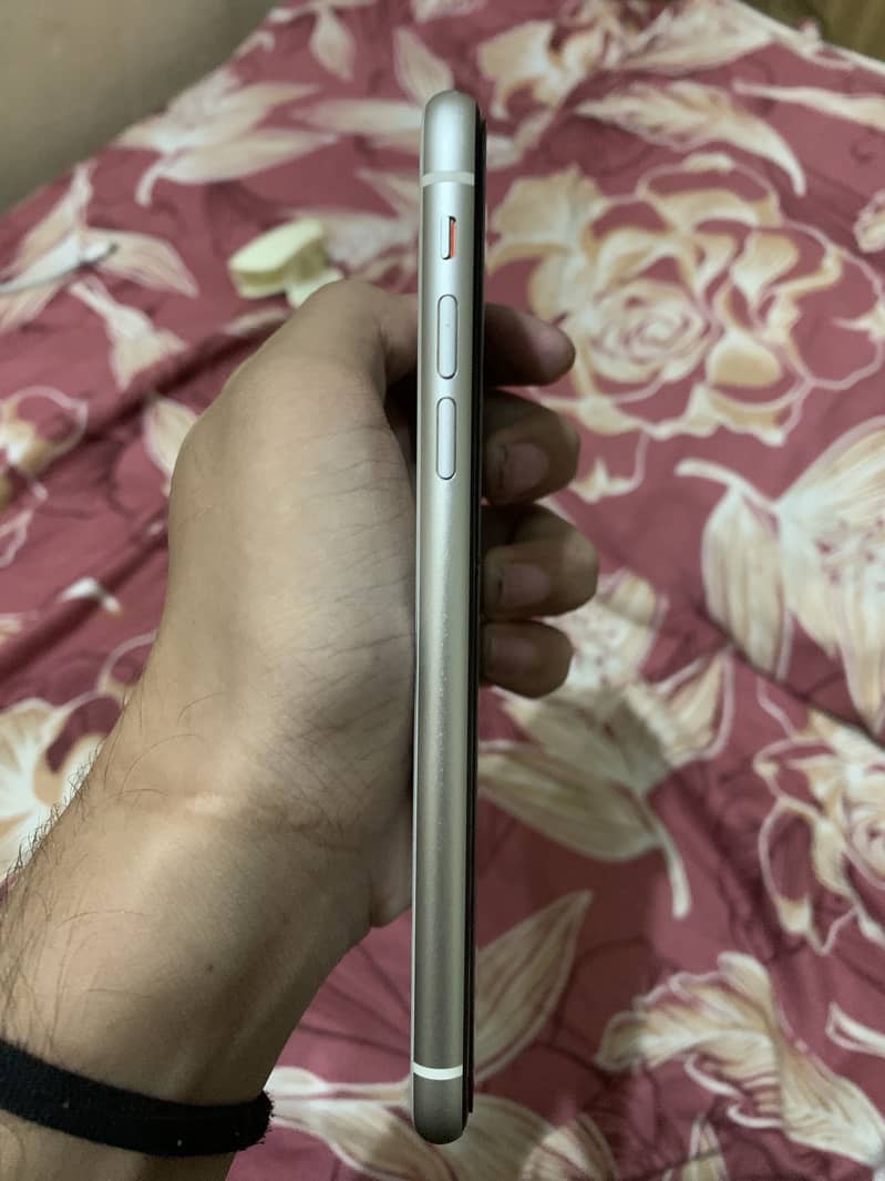 Apple iPhone 11 6