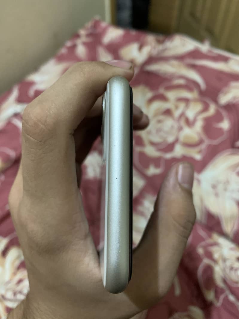 Apple iPhone 11 7