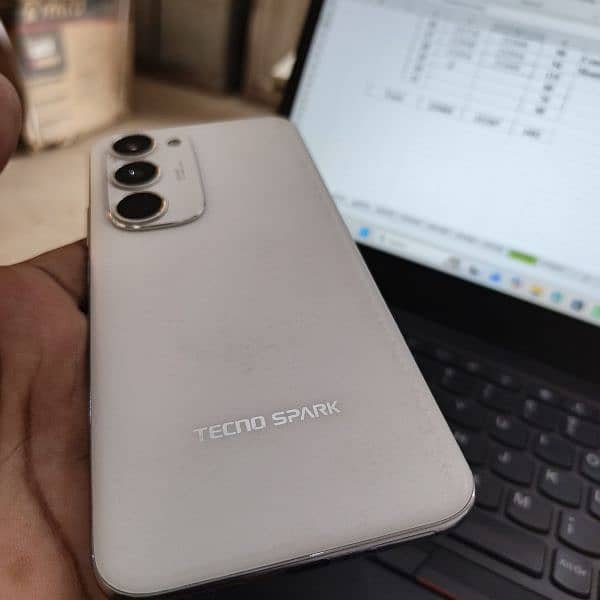 Tecno Spark 40 pro plus 7