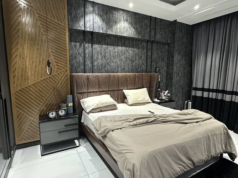 KING BED PLUS 2 side tables 0