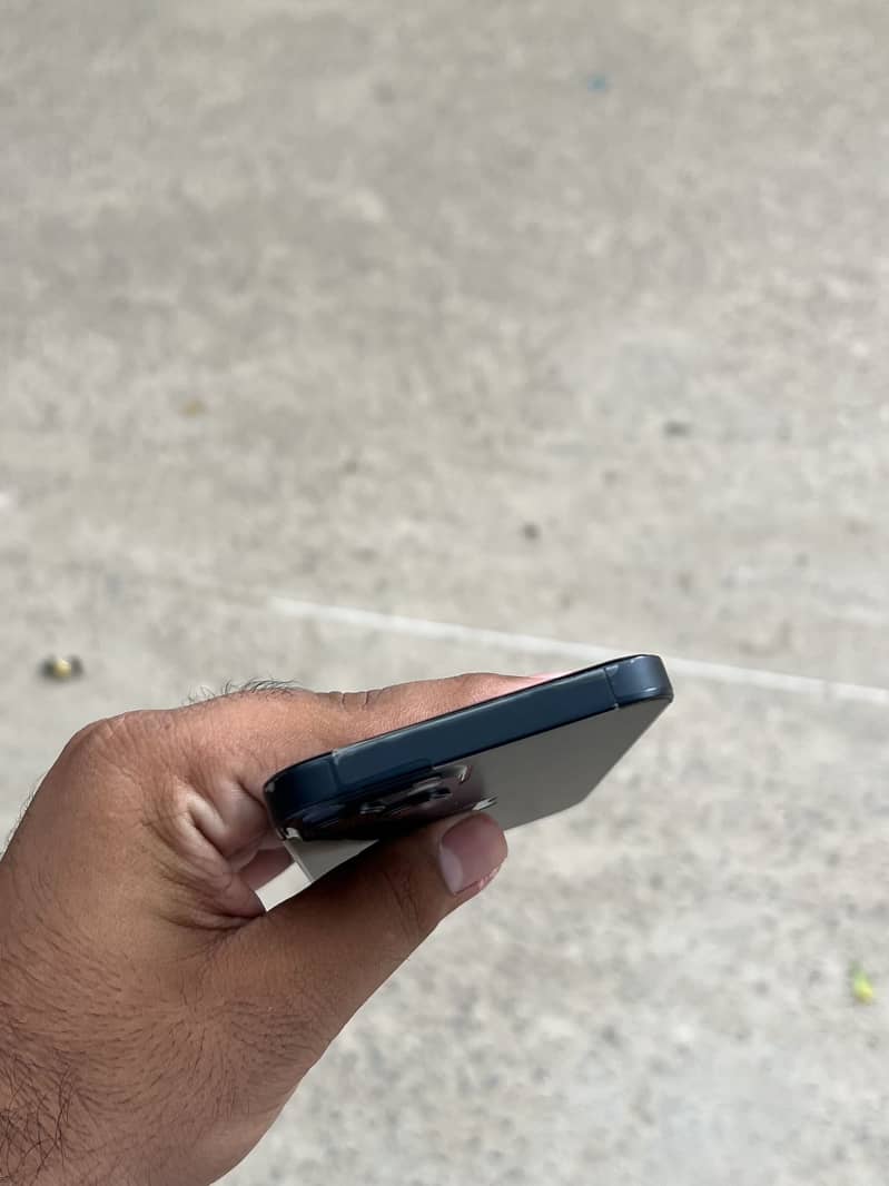 Apple iPhone 13 0